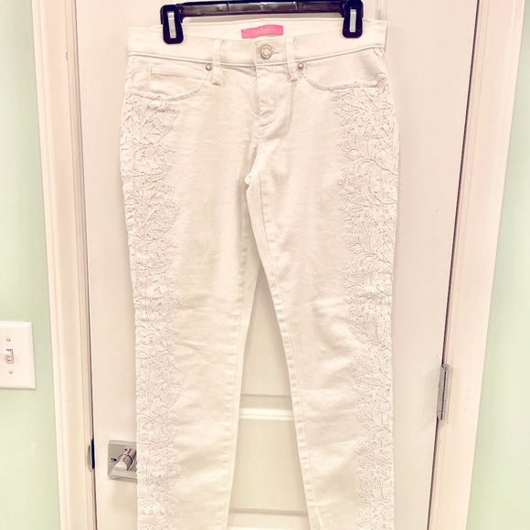 Lilly Pulitzer EUC Embroidered White Pants/Jeans Sz 4 - Picture 2 of 9